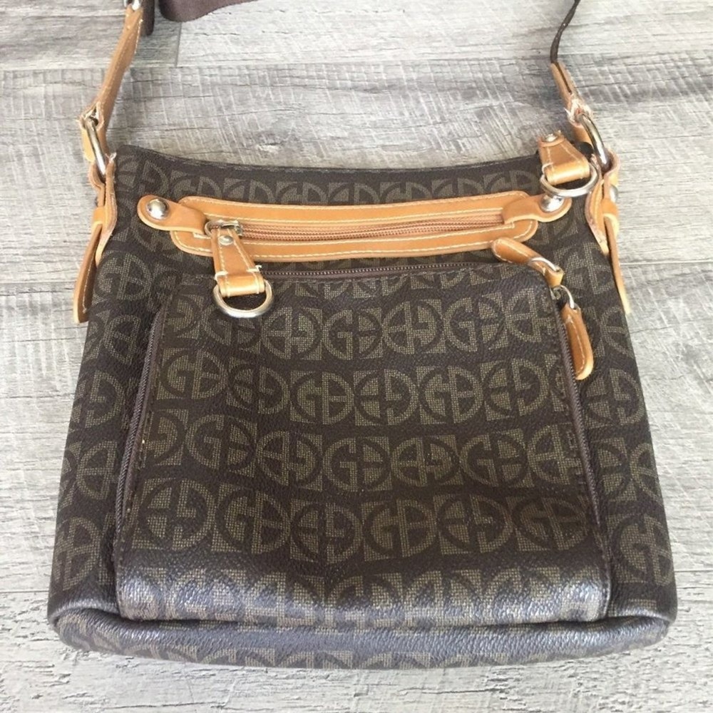 Giani Bernini Brown Monogram Crossbody Bag Multi Pocket Messenger Purse - Picture 2 of 5